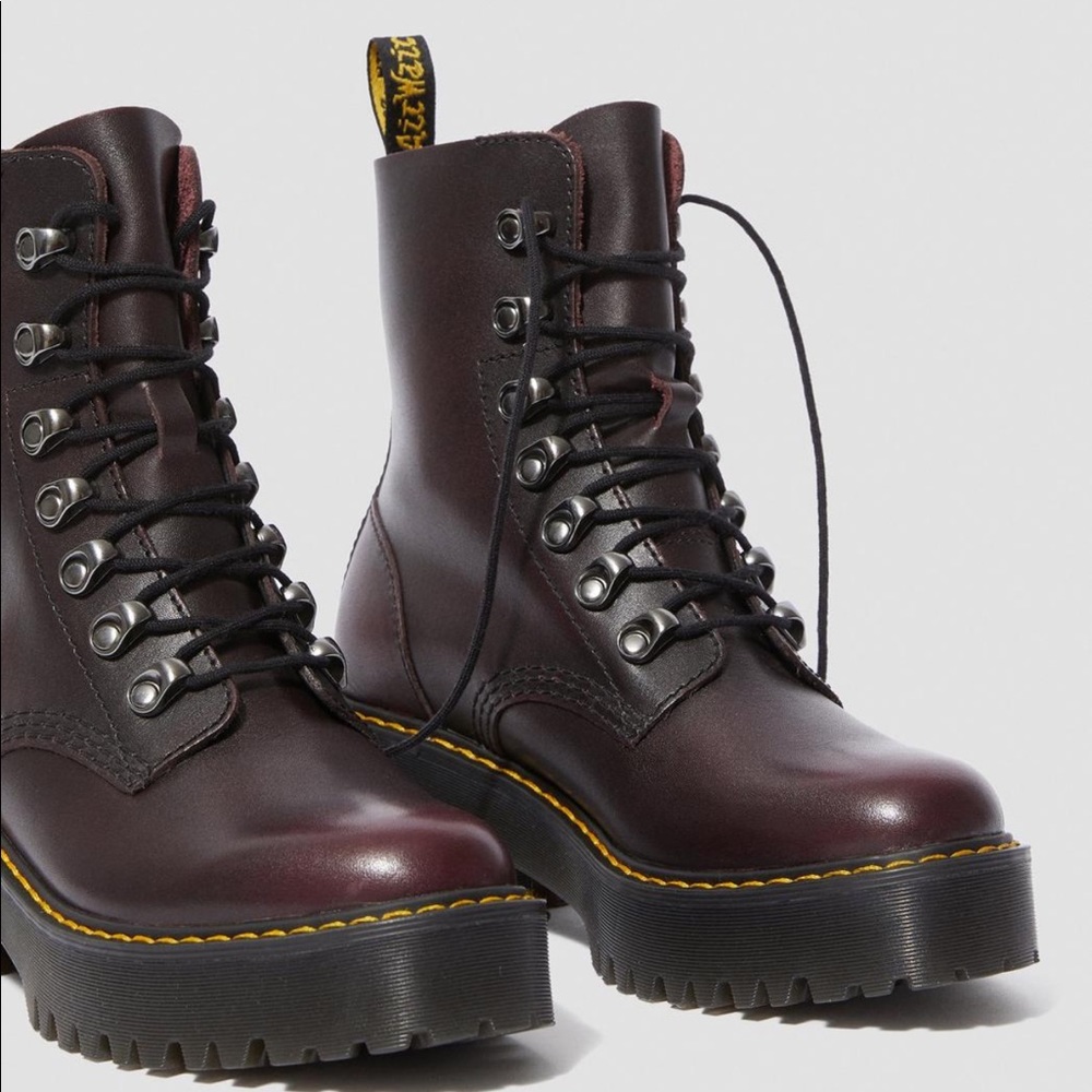 Dr. Martens Leona Vintage Leather Heeled Boots NWOB | US 8